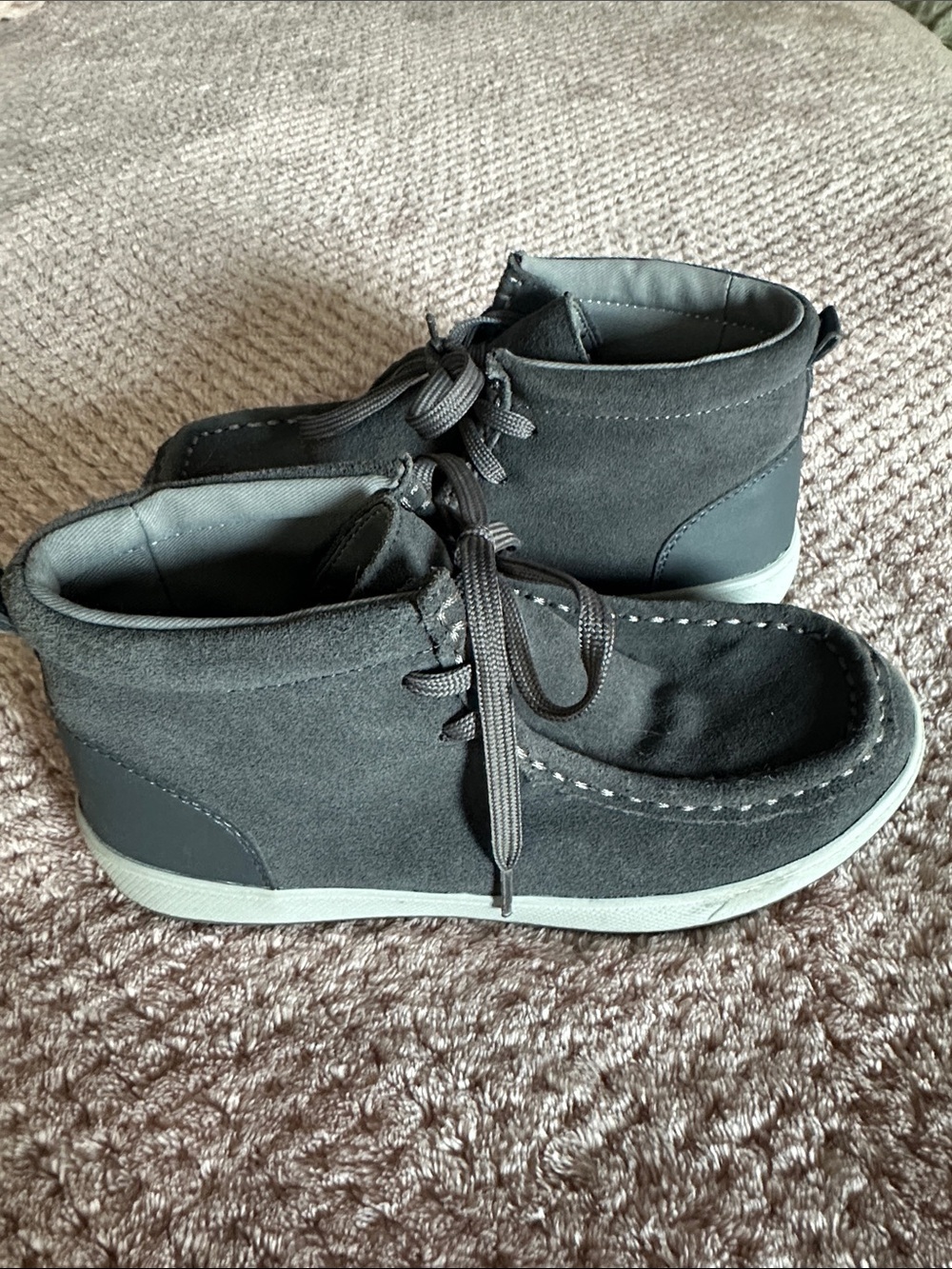Boy’s  Stride Rite (Hush Puppy Style) Suede Dark Gray Shoes. Size  3.